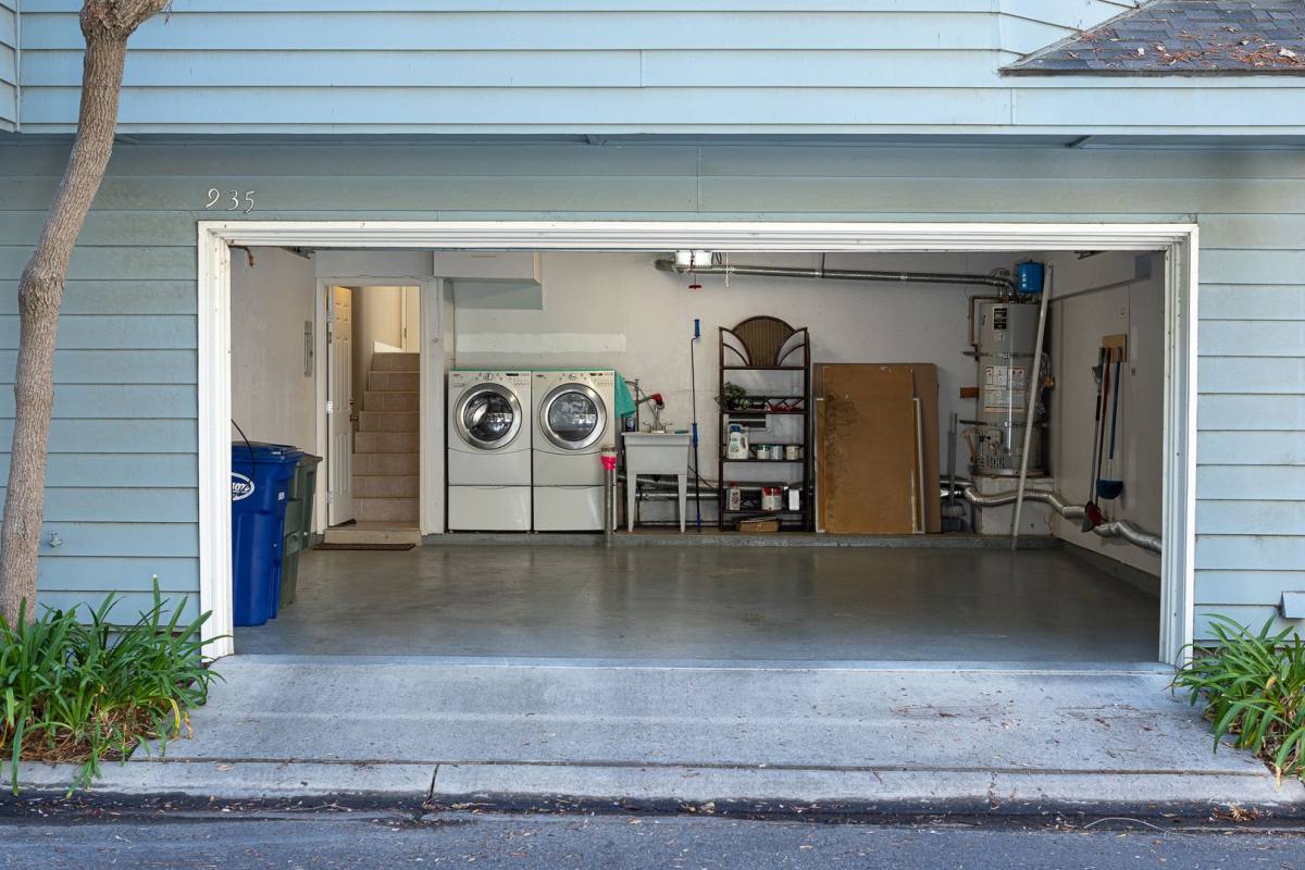 Townhouse for rent at 935 Goodman St, Ventura, CA 93003