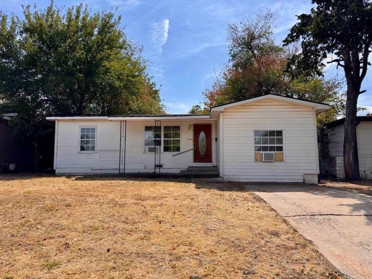 House for rent at 1302 SE 40th St, Oklahoma City, OK 73129