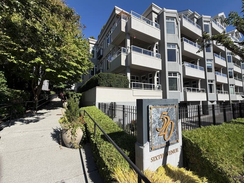 Condo for rent at 520 6th Ave #1002, Kirkland, WA 98033