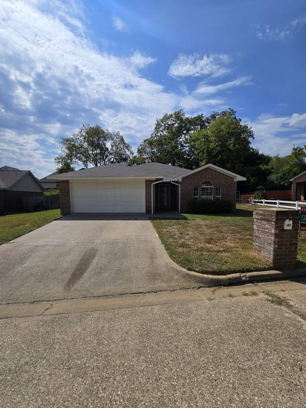 House for rent at 804 Hummingbird Lane, Whitehouse, TX 75791