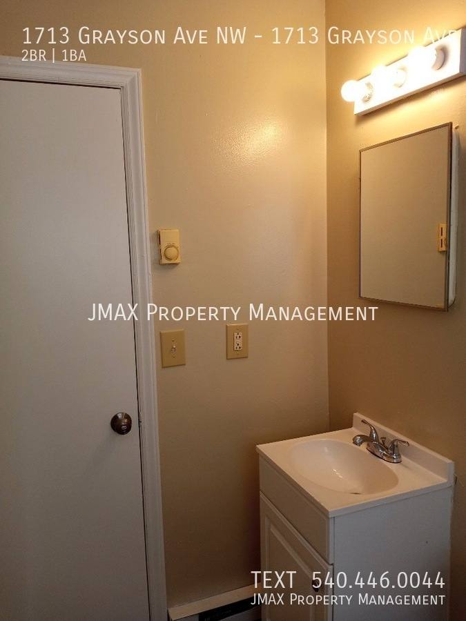 Apartment for rent at 1713 Grayson Ave NW, Roanoke, VA 24017