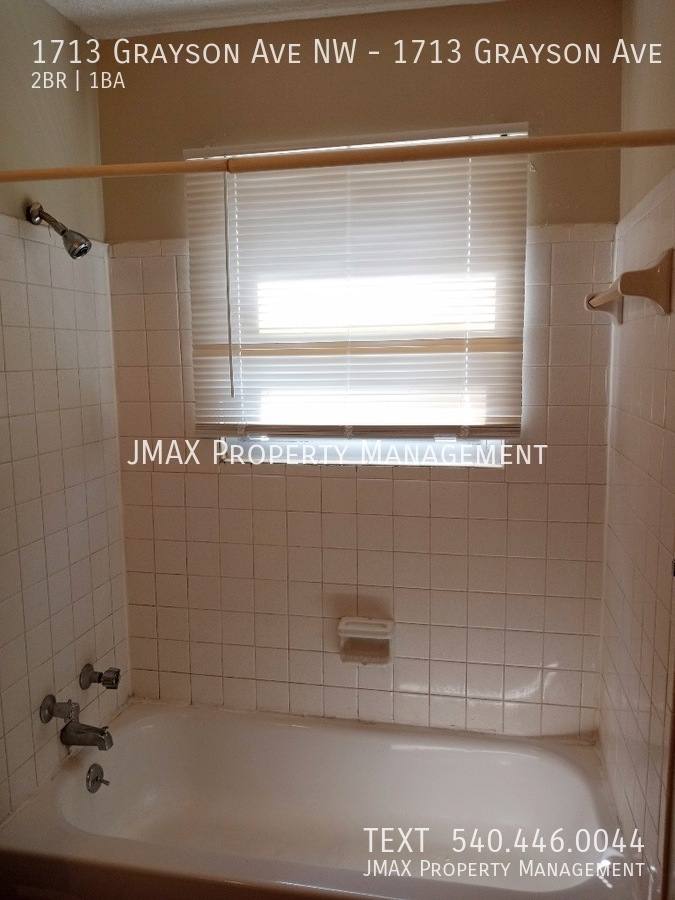 Apartment for rent at 1713 Grayson Ave NW, Roanoke, VA 24017