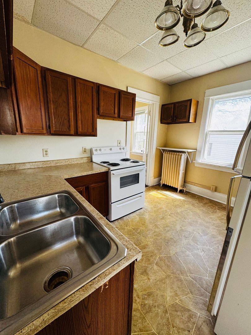 Apartment for rent at 620 N Main St, Aberdeen, SD 57401