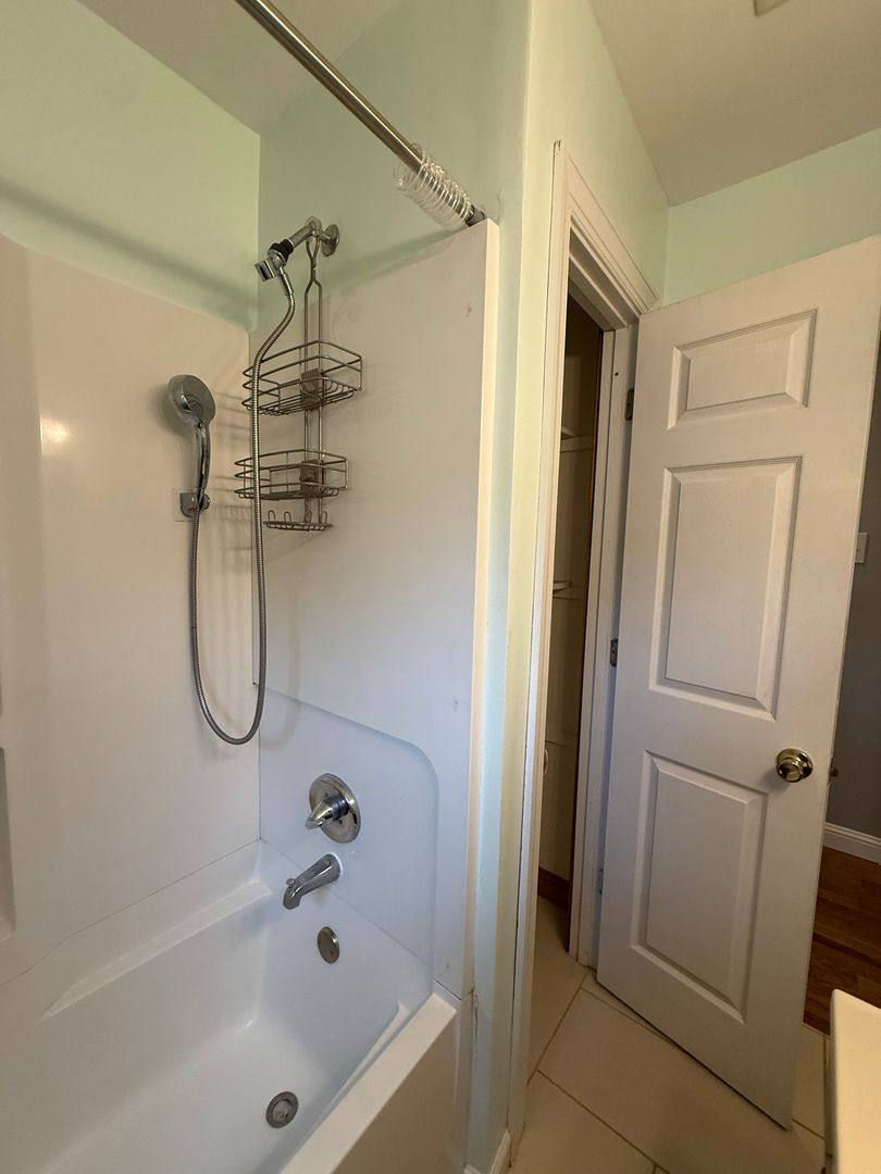 House for rent at 5103 Woodlawn Rd, Roanoke, VA 24017