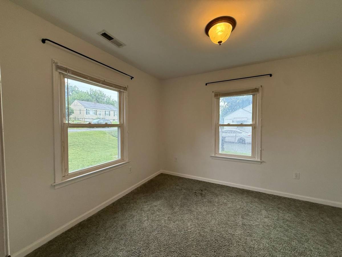 House for rent at 5103 Woodlawn Rd, Roanoke, VA 24017