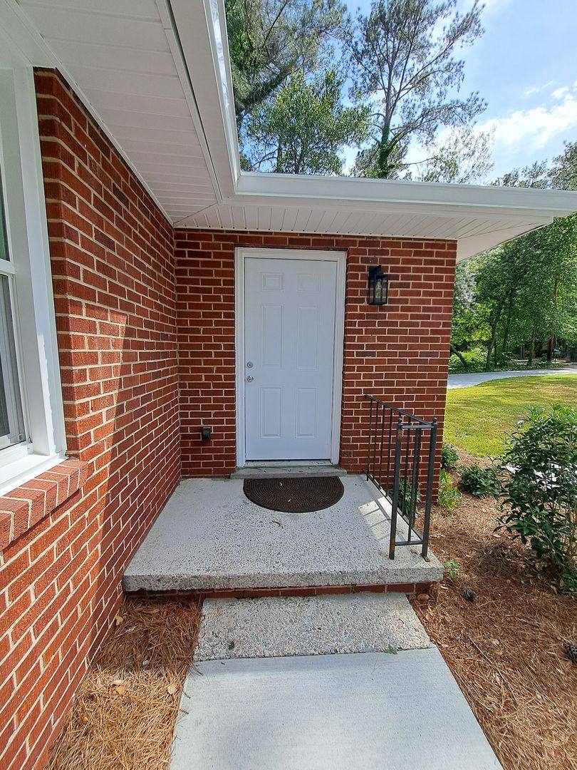 Apartment for rent at 1450-1452 Brentwood Dr, Columbia, SC 29206