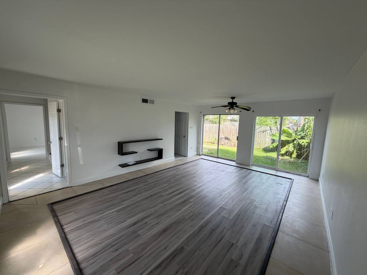 Townhouse for rent at 3725-27 N I-10 Service Rd, Metairie, LA 70003