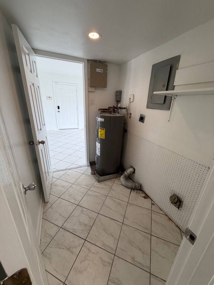 Townhouse for rent at 3725-27 N I-10 Service Rd, Metairie, LA 70003