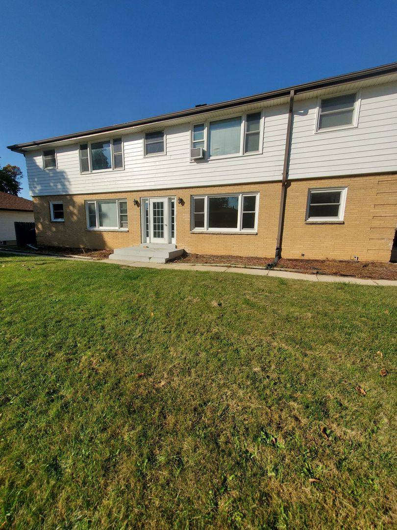 Apartment for rent at 520 Lakeview Ave, South Milwaukee, WI 53172