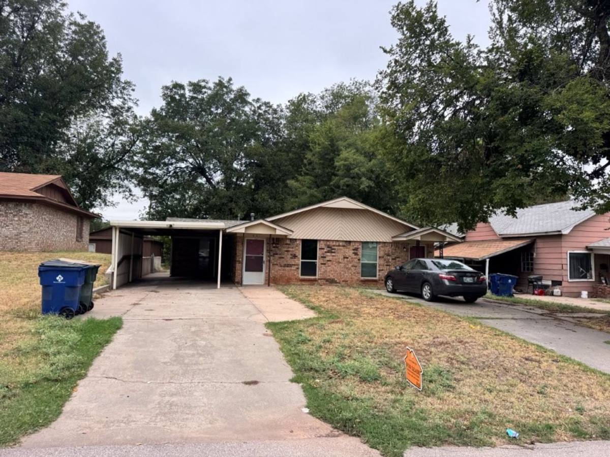 House for rent at 816 S 5th, Chickasha, OK 73018