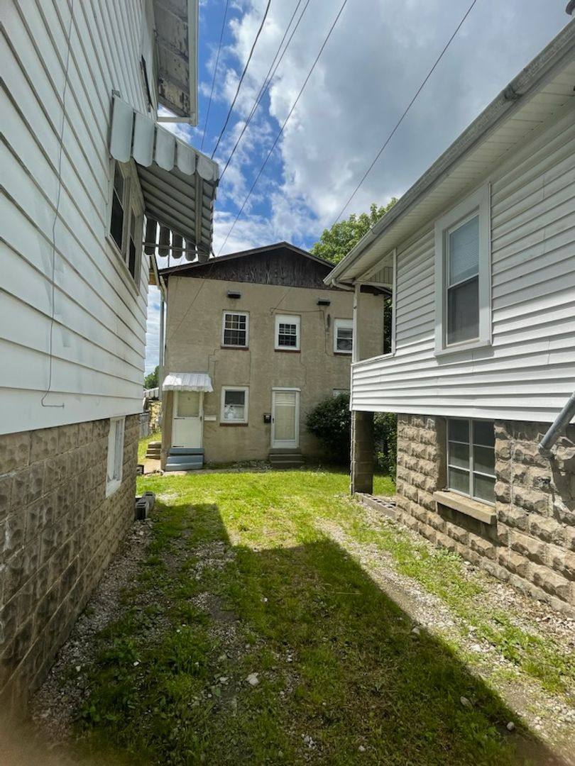 Apartment for rent at 2331 1/2 Washington St W, Charleston, WV 25387