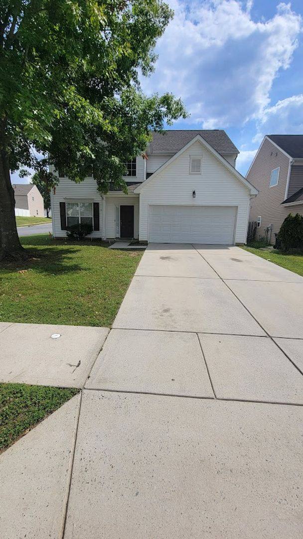 House for rent at 2003 Moss Creek Dr Canterfield, Harrisburg, NC 28075