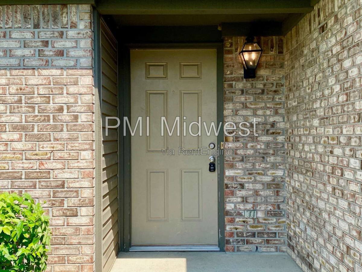 House for rent at 3911 Bonn Dr, Indianapolis, IN 46228