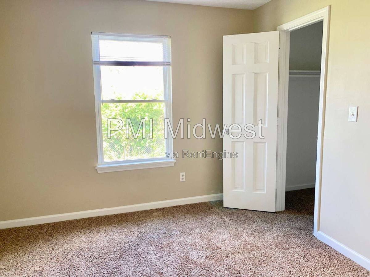 House for rent at 3911 Bonn Dr, Indianapolis, IN 46228