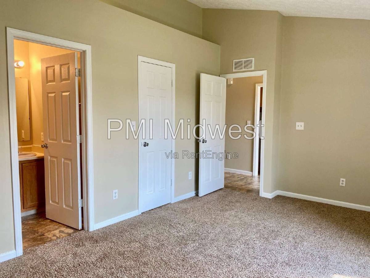 House for rent at 3911 Bonn Dr, Indianapolis, IN 46228