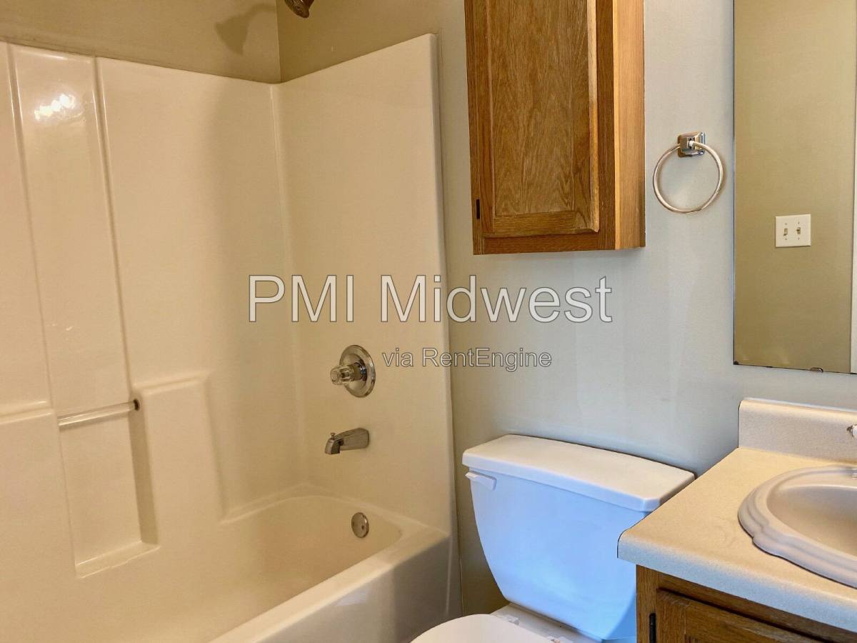 House for rent at 3911 Bonn Dr, Indianapolis, IN 46228