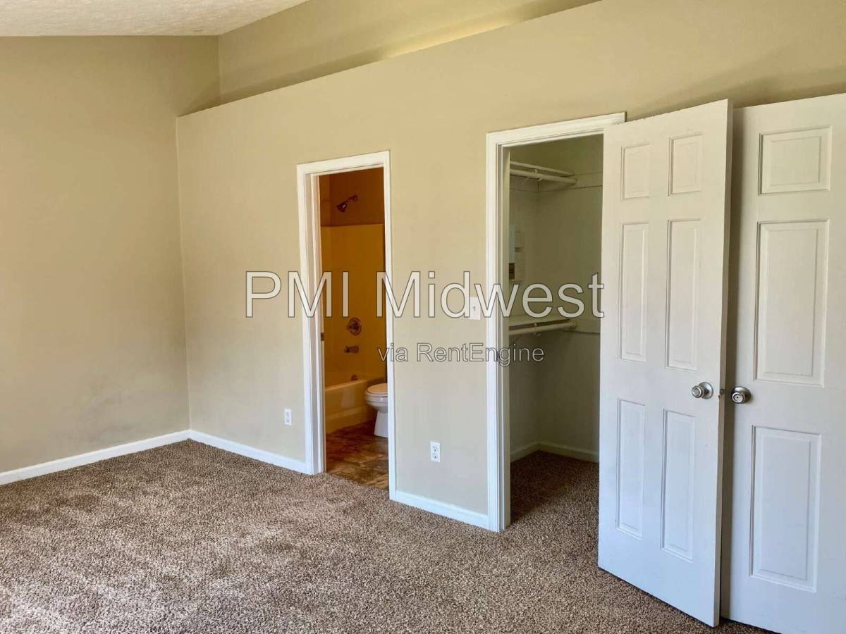 House for rent at 3911 Bonn Dr, Indianapolis, IN 46228