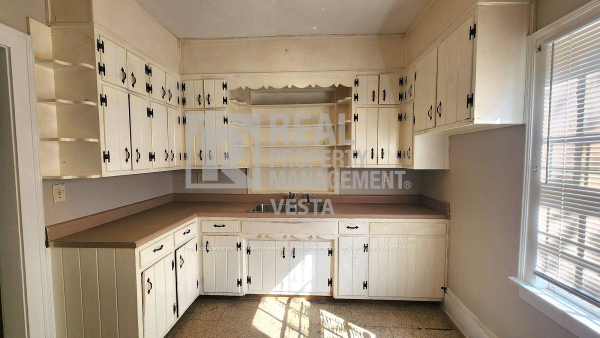 House for rent at 1420 Oakland Ave, Macon, GA 31204