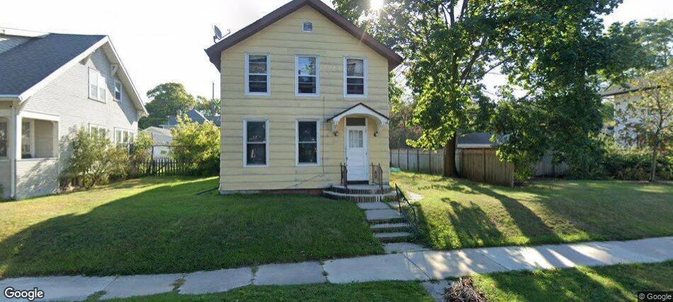 Apartment for rent at 823 N 14th St, Lower Unit, Manitowoc, WI 54220