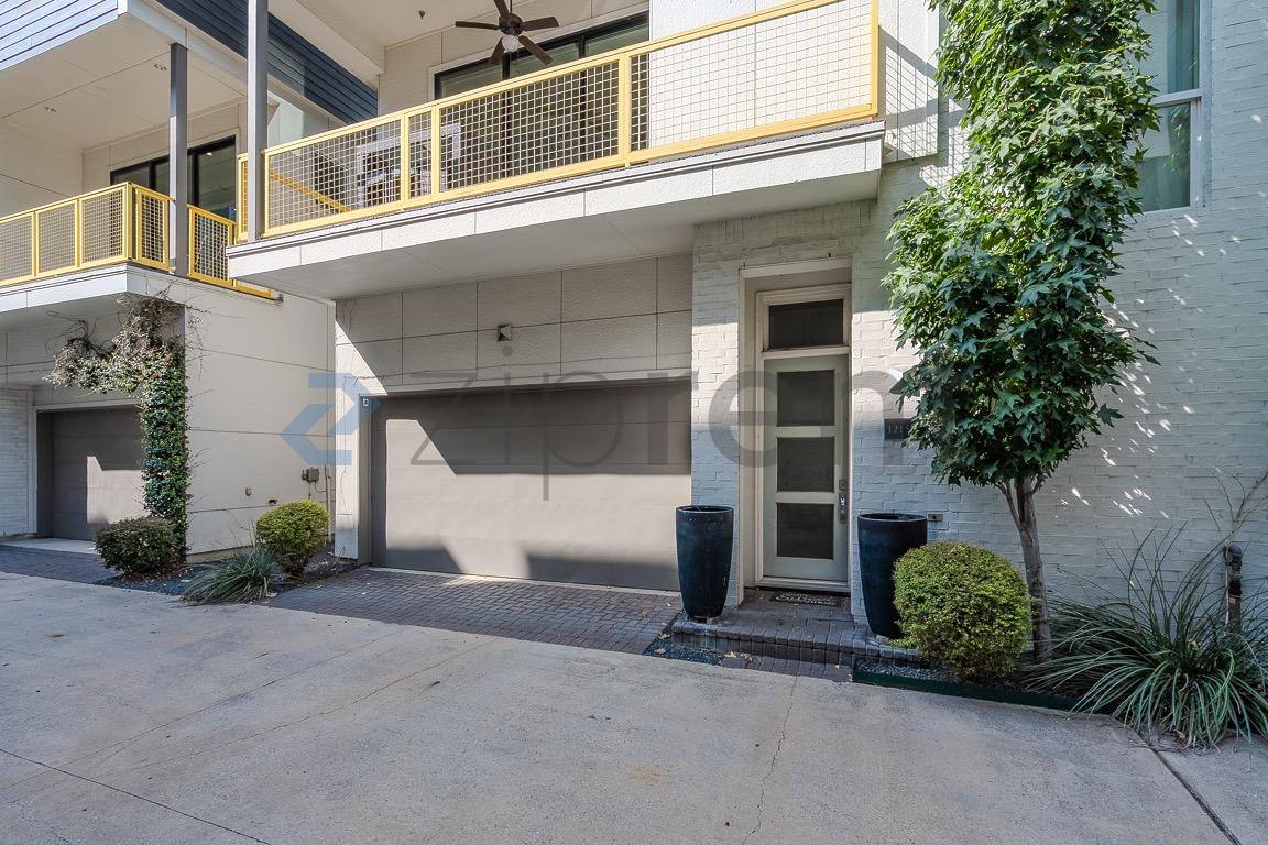 Townhouse for rent at 1215 Hickory St #D, Houston, TX 77007