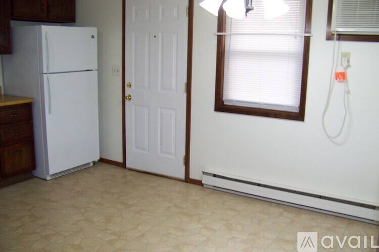 Apartment for rent at 206 N Parkway Dr #B, Pekin, IL 61554