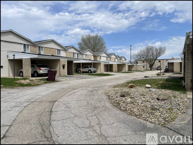 Townhouse for rent at 2 Florentine Court, Pekin, IL 61554