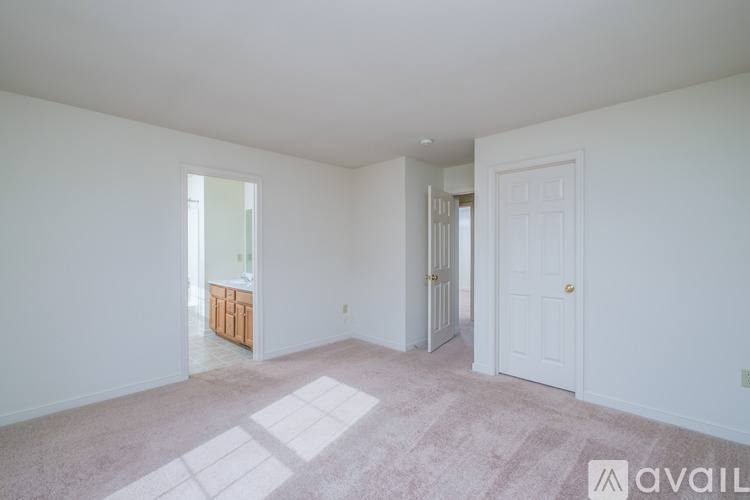 210 Landing Circle, Mountville, PA 17554 - Townhouse for Rent - Image 10