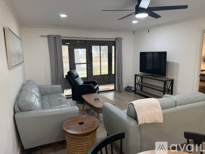 401 Airport Ave E #303, Venice, FL 34285 - Condo for Rent - Image 2