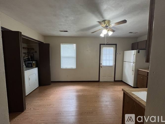 Apartment for rent at 343 N Glenwood Ave #B, Springfield, IL 62702