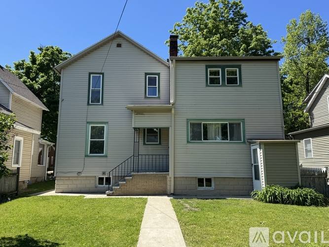 Apartment for rent at 807 Court St, St. Joseph, MI 49085