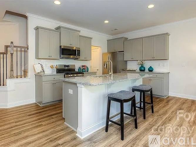 Townhouse for rent at 131 Creekview Rd, Hendersonville, NC 28791