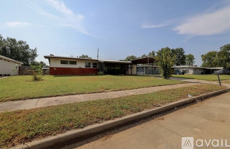 House for rent at 420 Meadowbrook Lane, Bartlesville, OK 74003