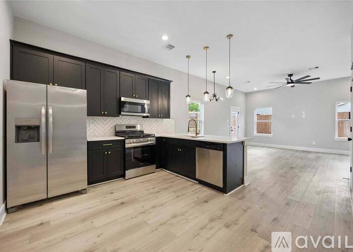 Townhouse for rent at 217 Pheasant St #A, Houston, TX 77018