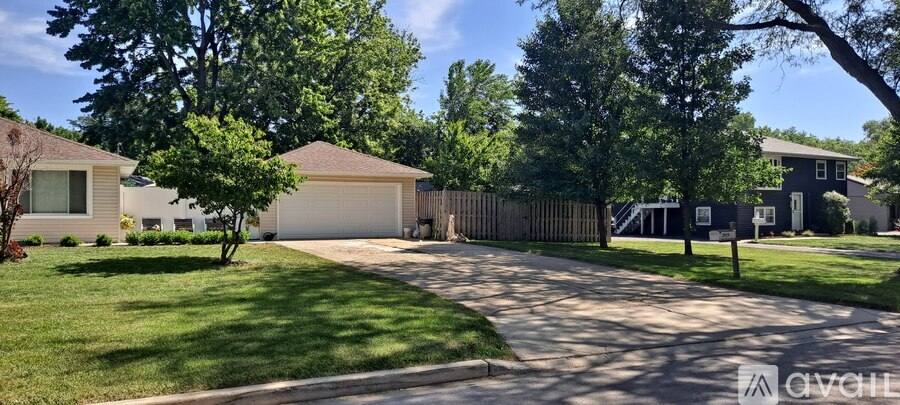 House for rent at 2919 Cardinal Dr, Rolling Meadows, IL 60008
