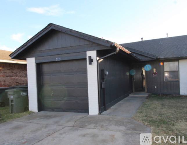Apartment for rent at 718 Swan Lake Rd, Edmond, OK 73003