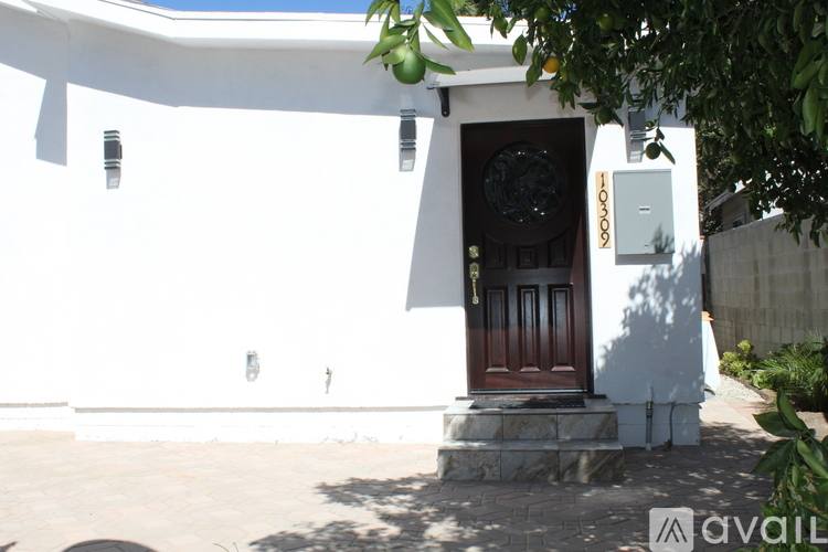 House for rent at 10309 Newhome Ave, Sunland, CA 91040