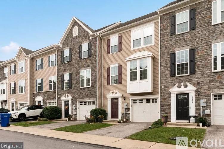 Townhouse for rent at 1280 Rannoch Lane, York, PA 17403
