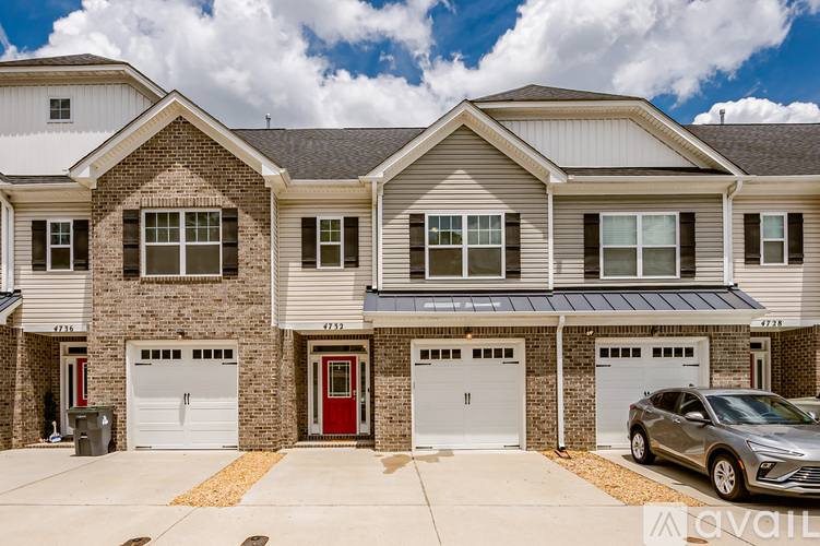 Townhouse for rent at 4732 Kilby Dr, Virginia Beach, VA 23456