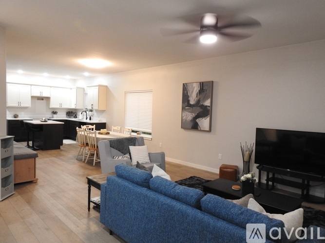 Apartment for rent at 217 1 2 E Davenport St, Iowa City, IA 52245