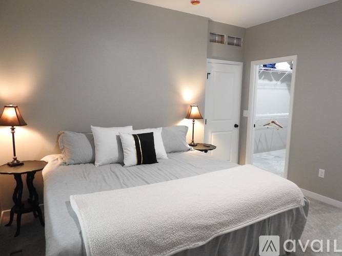 Apartment for rent at 217 1 2 E Davenport St, Iowa City, IA 52245