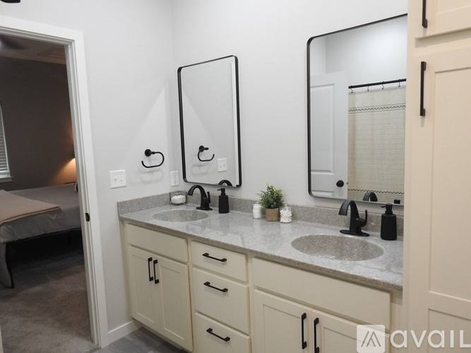 Apartment for rent at 217 1 2 E Davenport St, Iowa City, IA 52245