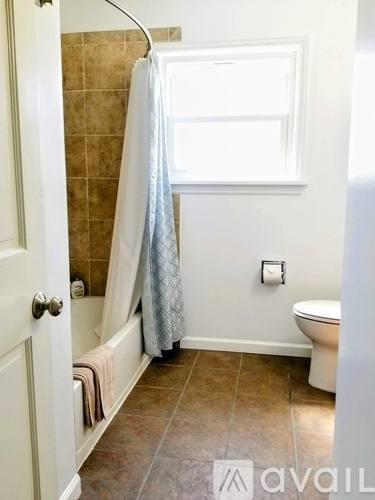 Apartment for rent at 7150 S Sunnycrest Rd #GUEST, Seattle, WA 98178