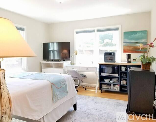 Apartment for rent at 7150 S Sunnycrest Rd #GUEST, Seattle, WA 98178