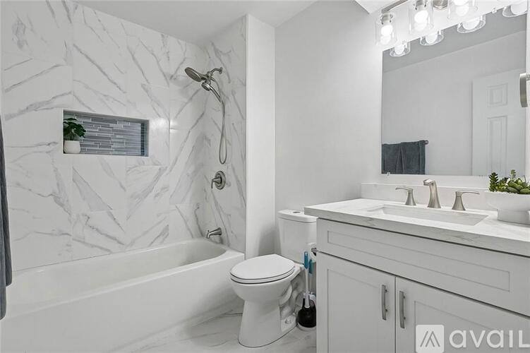 Apartment for rent at 1161 Lake Ave #116, Metairie, LA 70005