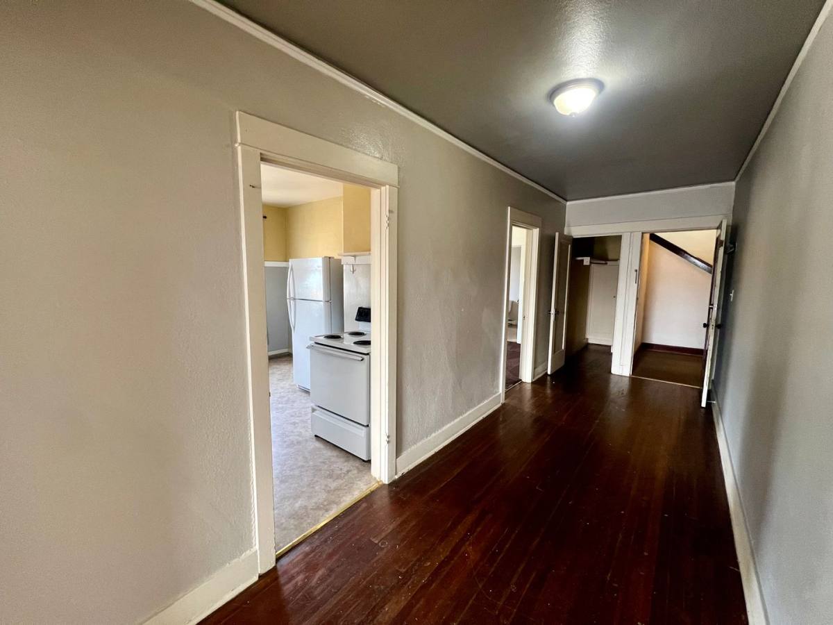 Apartment for rent at 109 S 9th St, Coos Bay, OR 97420