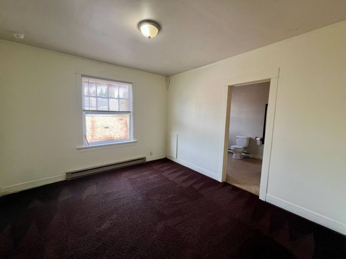 Apartment for rent at 109 S 9th St, Coos Bay, OR 97420
