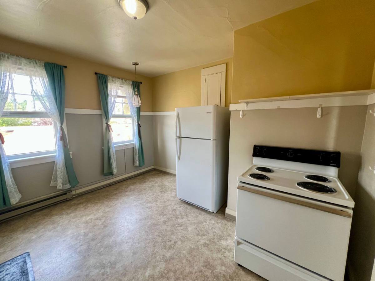 Apartment for rent at 109 S 9th St, Coos Bay, OR 97420
