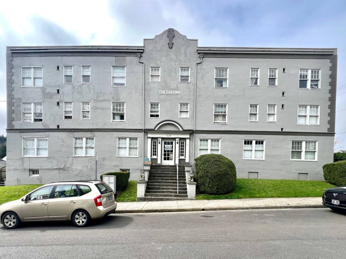 Apartment for rent at 109 S 9th St, Coos Bay, OR 97420