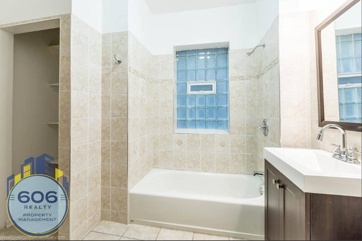 Apartment for rent at 2252 N Laramie Ave #1, Chicago, IL 60639