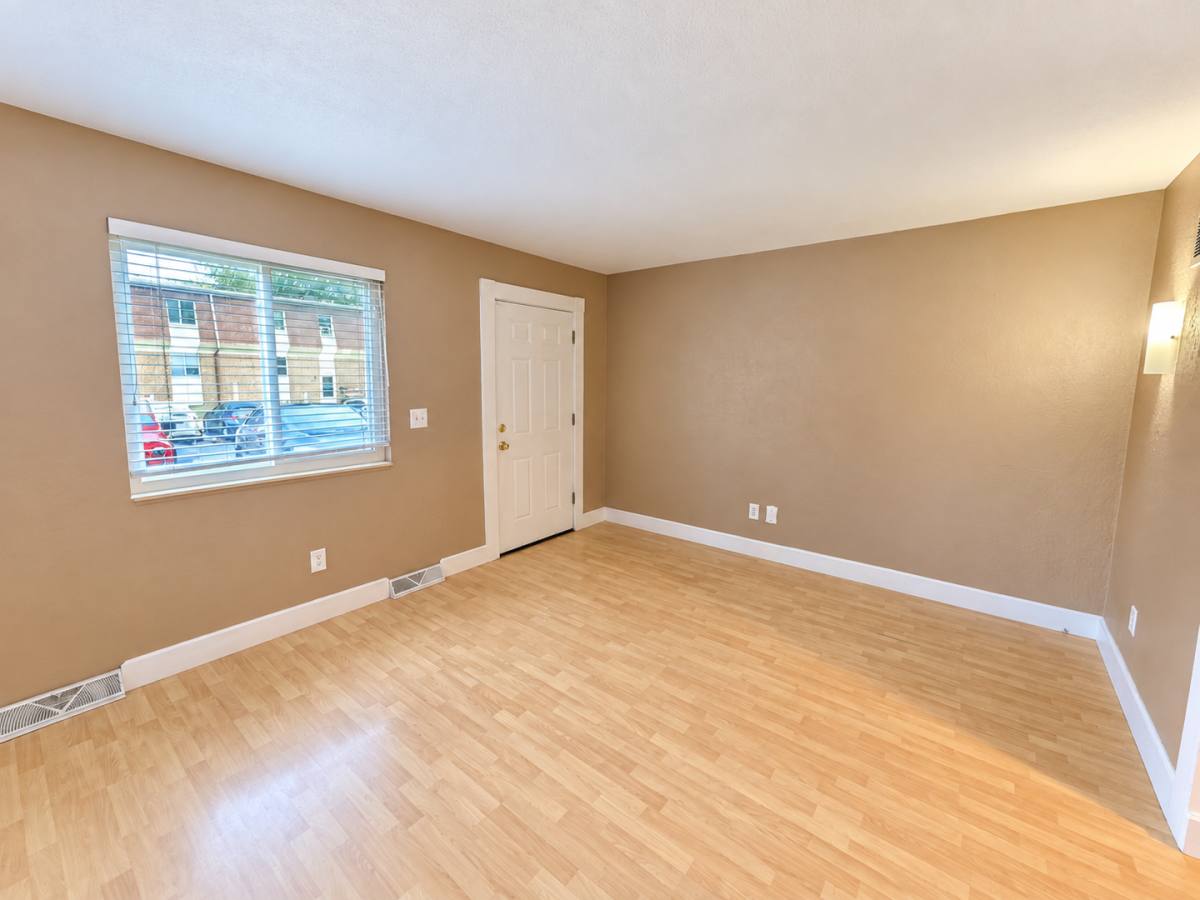 Townhouse for rent at 10021 W 52nd St, Shawnee, KS 66203